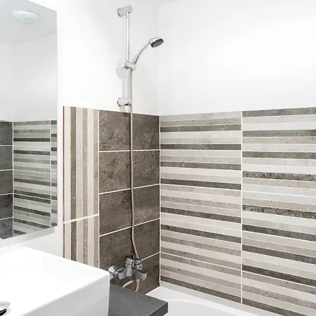 La Coline Bleue شقة